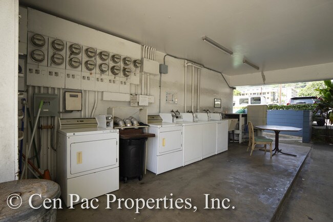 Building Photo - 1715 Anapuni St