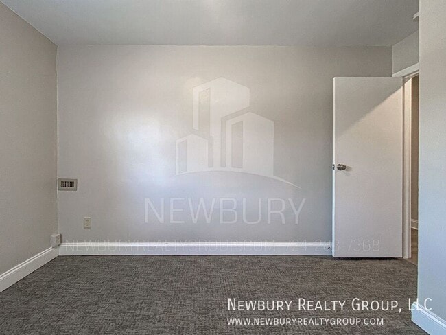 Building Photo - 305 San Juan Dr