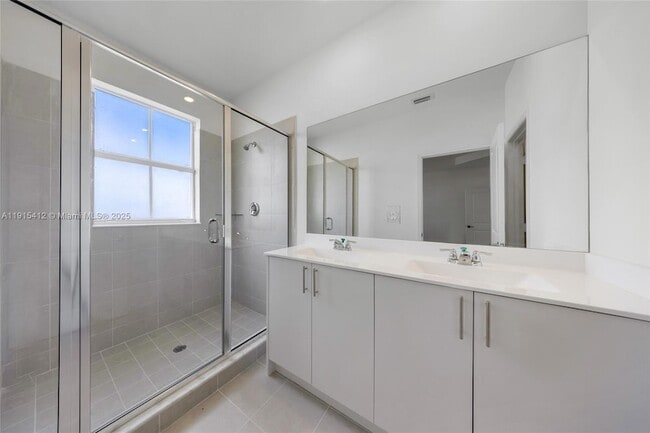 Building Photo - 2448 SE 27th Terrace