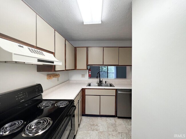 Building Photo - 513 E Graham Pl