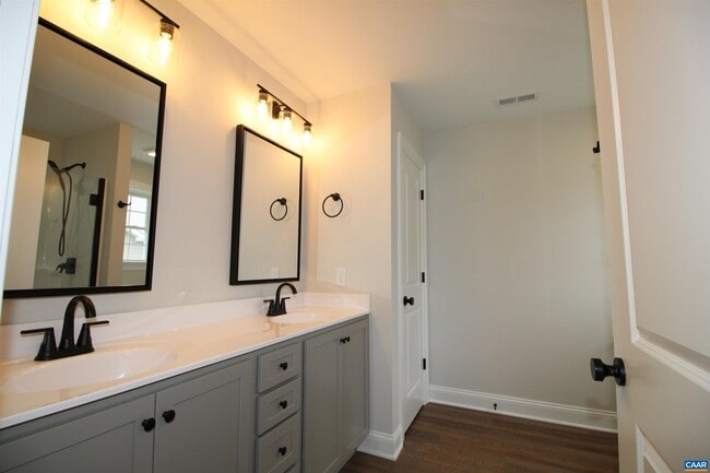 Building Photo - 169 Langley Dr