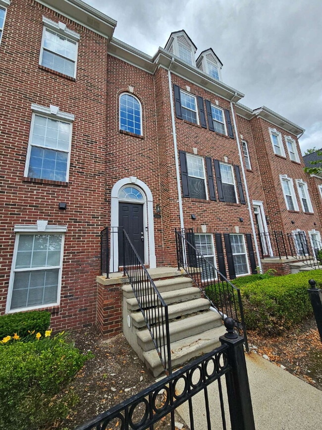 Building Photo - 3-Level Condo in Prime Sterling Heights Location. 2 Bed, 2 Full Bath, 2 Half Baths | 2-Car Garage...