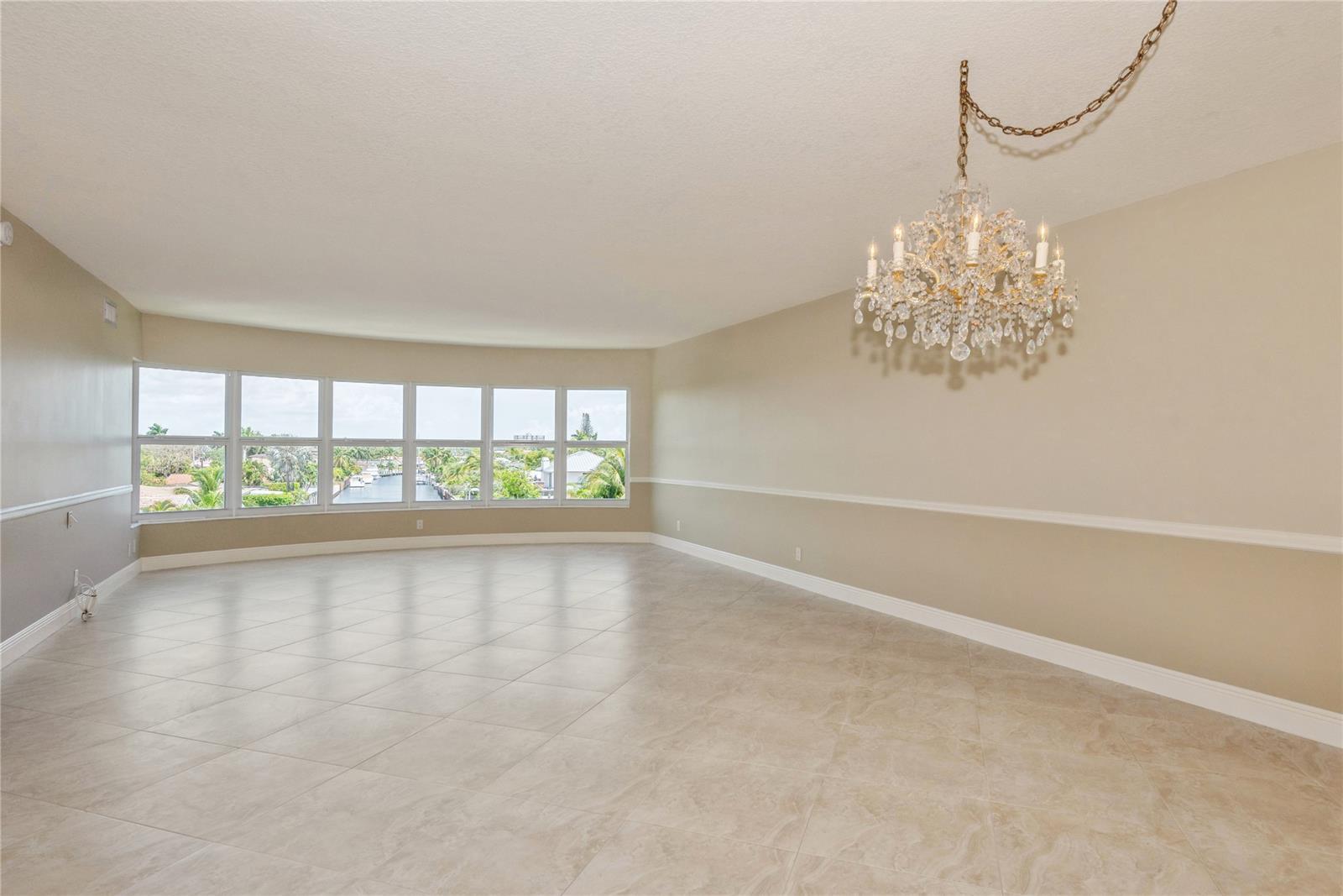 Building Photo - 5100 Bayview Dr