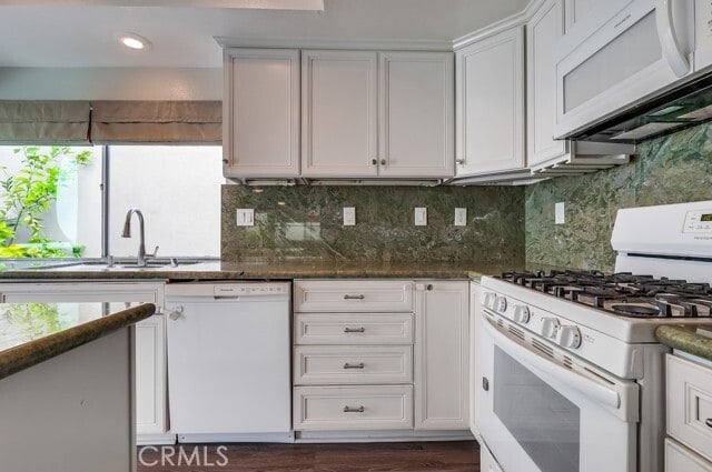 Building Photo - 7030 Seawind Dr