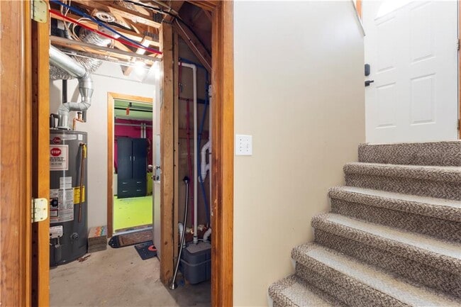 Building Photo - 32 Lawnacre Dr