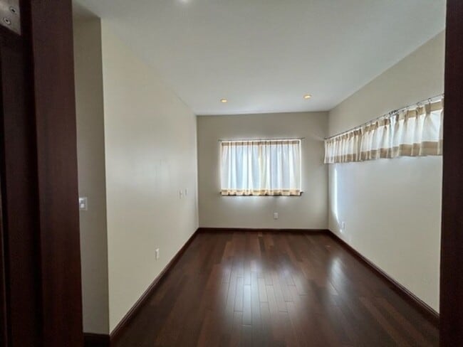 Building Photo - Like New Single Family Home in McCully!