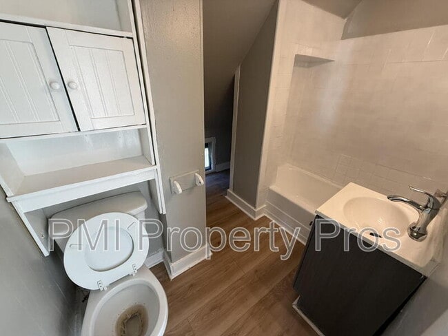 Building Photo - 3806 W Rohr Ave