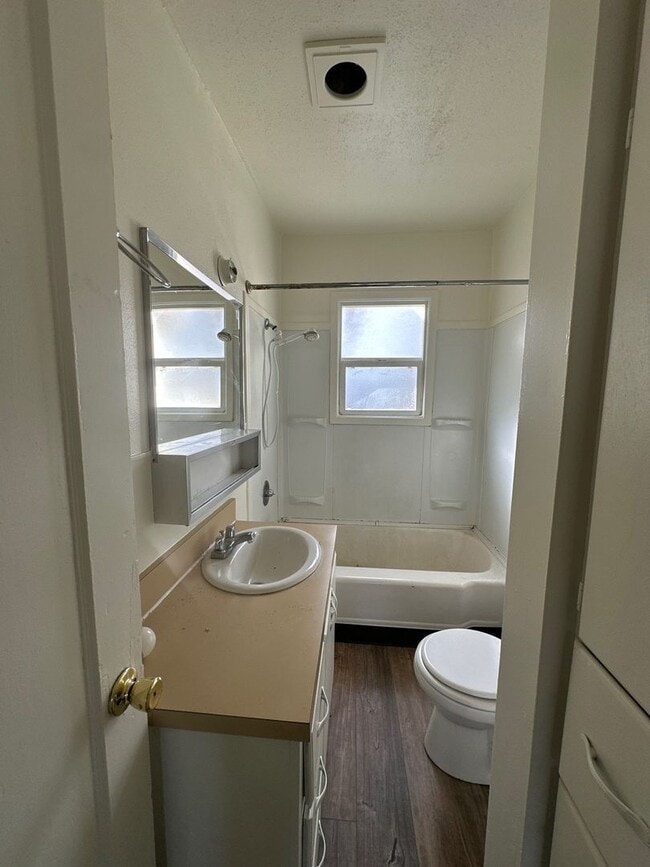 Building Photo - 2314 Vine Ave