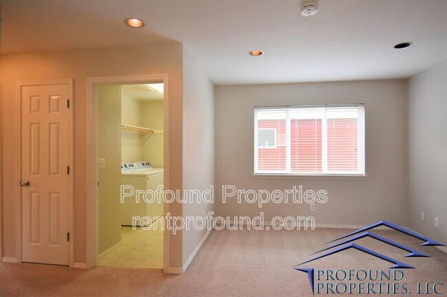 Building Photo - 6055 SW 208th Pl