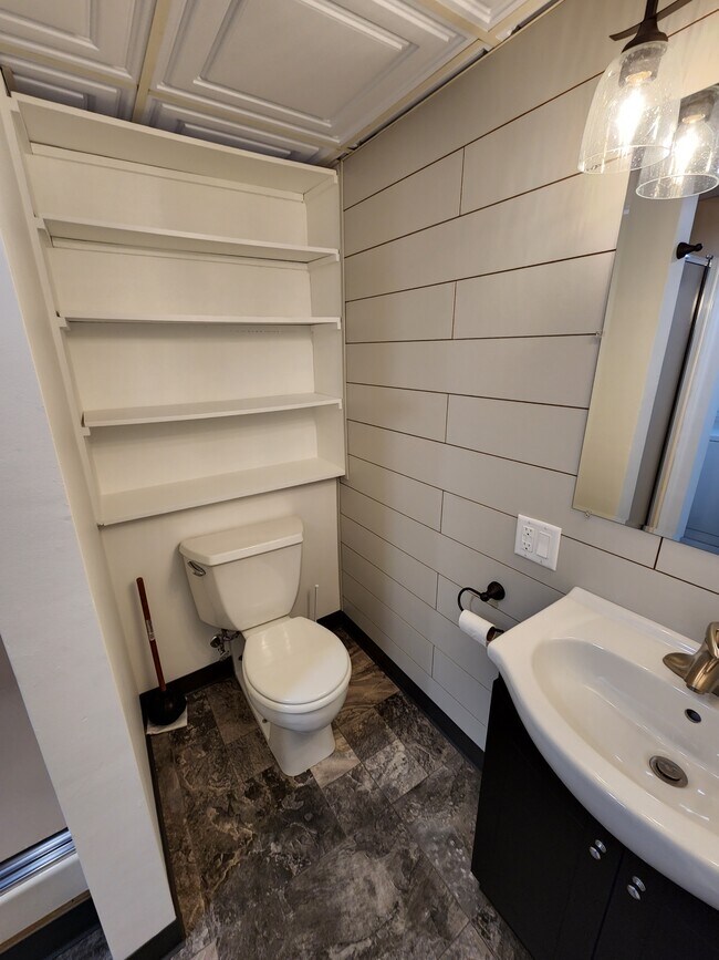 Building Photo - 517 Triplex