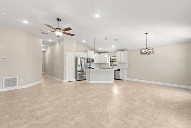 Building Photo - Beautiful Home For Rent WITH A POOL!
