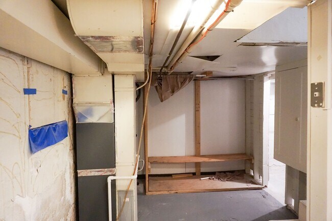 Building Photo - 194 E 4800 S
