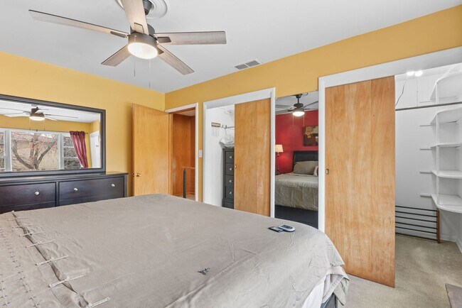 Building Photo - Style Meets Location 3 Bedroom 3 Bathroom Single Family Home - Must See