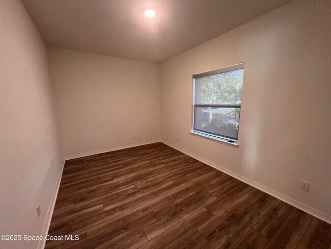 Building Photo - 1031 Grapefruit Rd SE