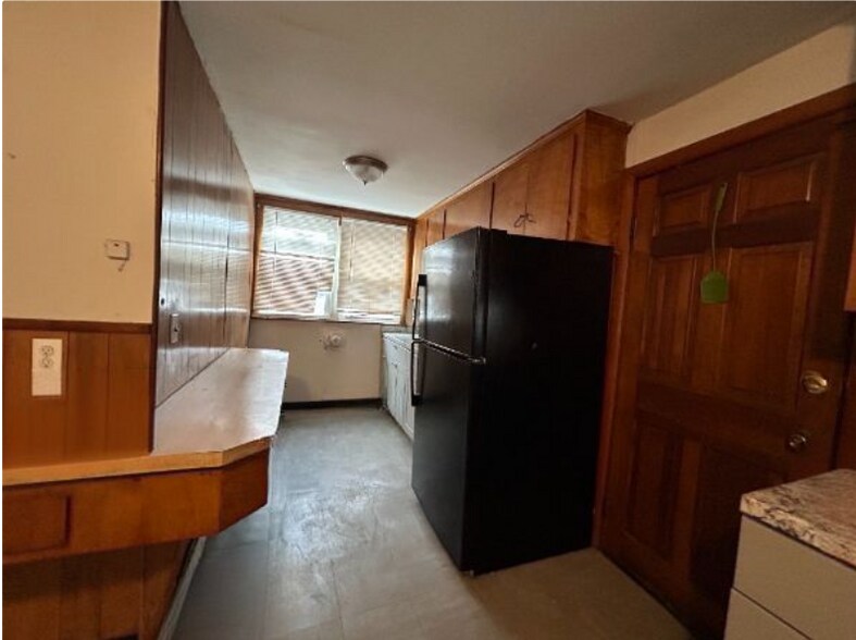 Building Photo - 93 Andover St