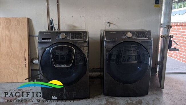 Building Photo - Updated Three Bedroom