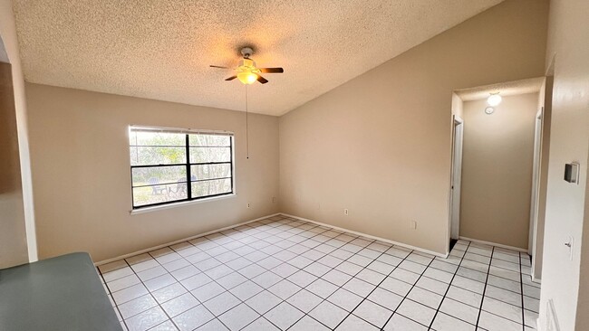 Building Photo - Lovely 3 bedroom, 2 bath in Deltona