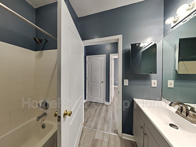 Building Photo - 10509 Villa View Cir