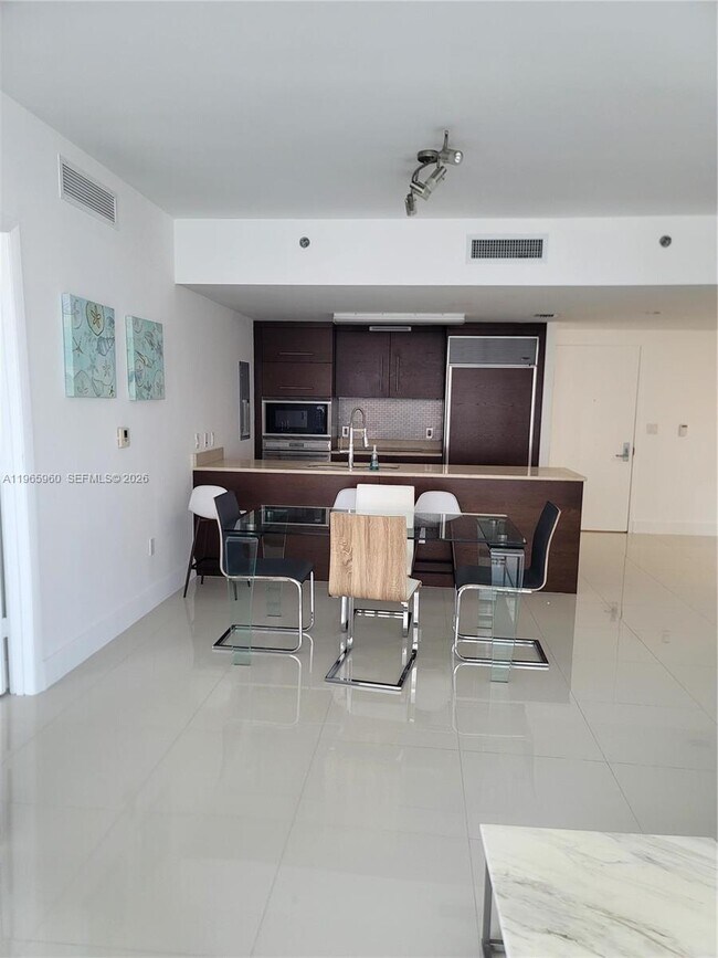 Building Photo - 475 Brickell Ave