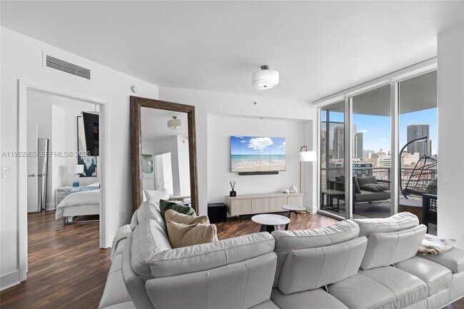 Building Photo - 350 S Miami Ave