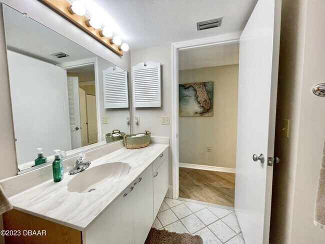 Building Photo - Furnished Oceanview 2 Bed, 2 Bath Condo – ...