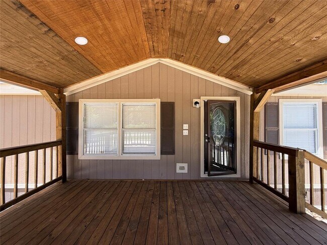 Building Photo - 16767 Oak Knoll Dr