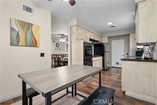 Building Photo - 9558 Swinton Ave