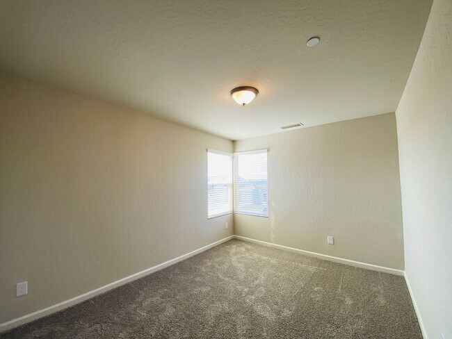 Building Photo - COMING SOON! $2,750 Ashlan & Highland, 4 B...