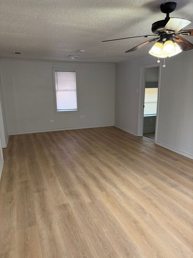 Building Photo - 3513 James Ave