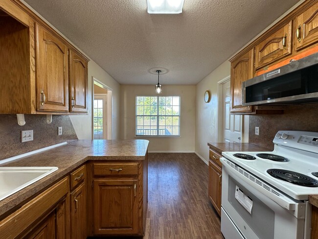 Building Photo - 2713 S.87th Drive-