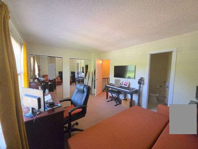 Building Photo - 120 Pear Tree Ln