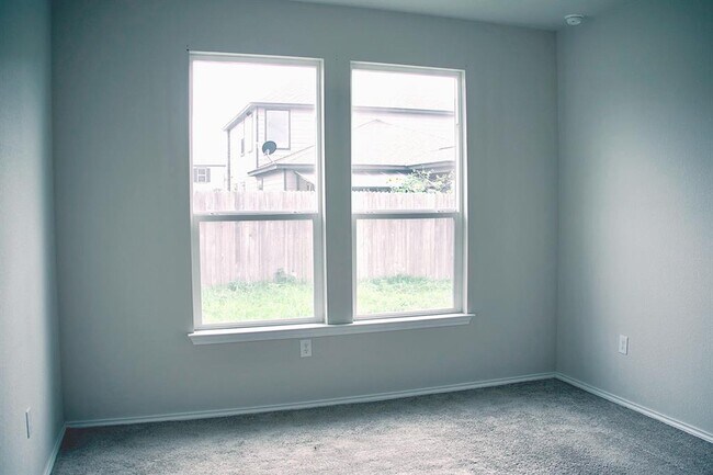 Building Photo - 211 Pitkin Dr