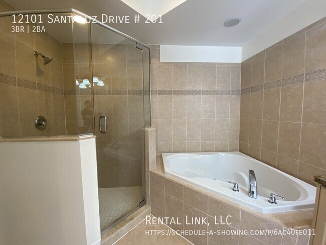 Building Photo - 12101 Santaluz Dr