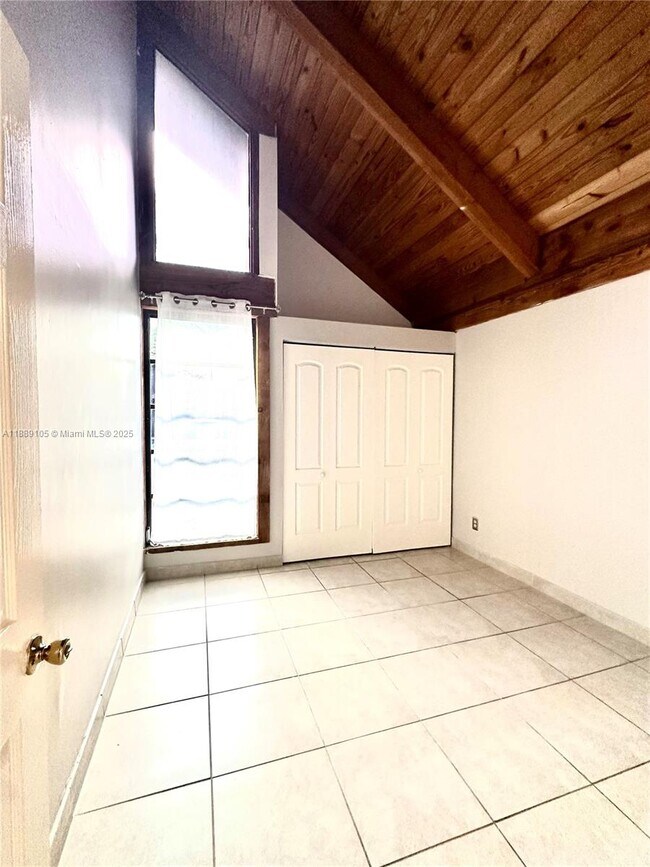 Building Photo - 497 N University Dr