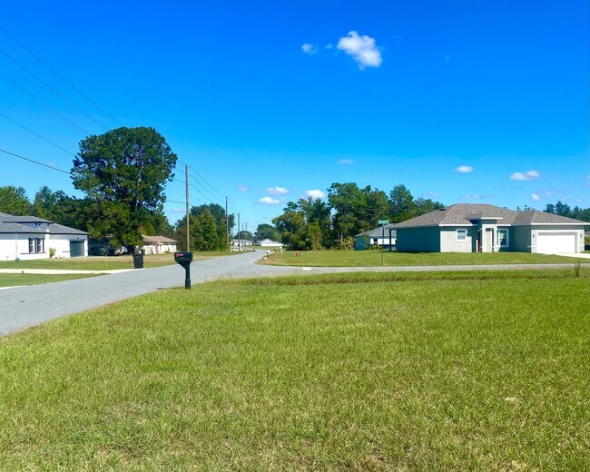 Building Photo - Large 4 Bedroom Rental!