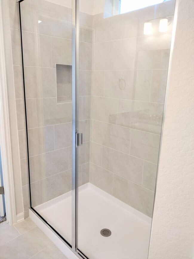 Building Photo - Beautiful 4 bedroom new build, it is a must see!!