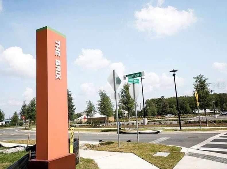 Building Photo - 2353 Brix St