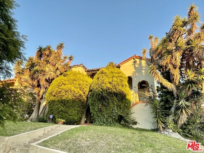 Building Photo - 1362 S Stanley Ave