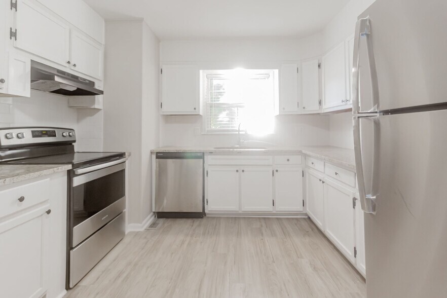 Building Photo - 609 Marguerite Dr NW