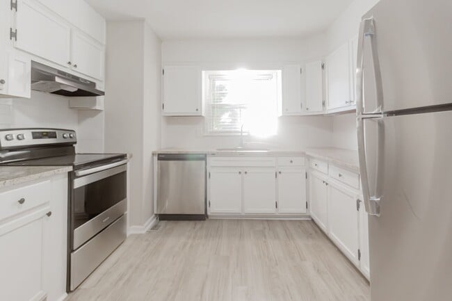 Building Photo - 609 Marguerite Dr NW