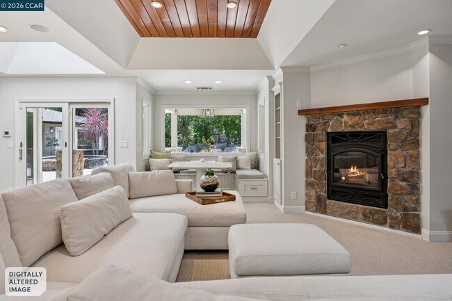 Building Photo - 783 Los Palos Manor