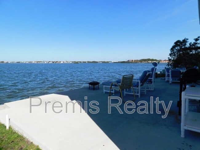 Building Photo - 2664 St Joseph Dr W