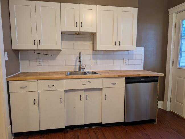 Building Photo - 1560 Coutant Ave