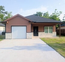 Building Photo - 405 E Wilson Ave