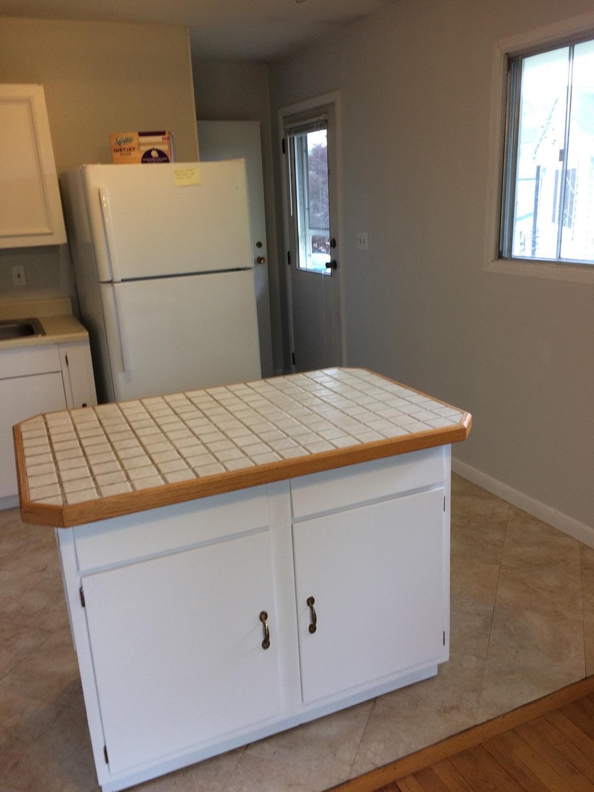 Kitchen - 463 Lawnview Cir