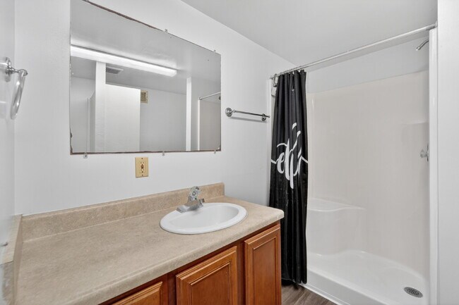 Building Photo - "Charming 1-Bedroom Haven in a Great Savannah Location!"