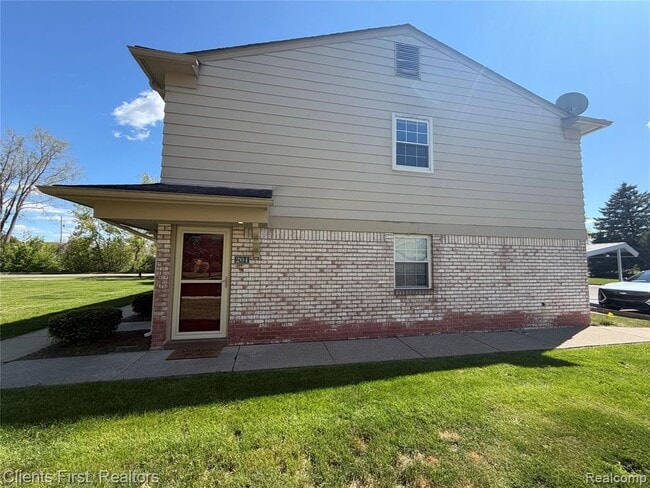 Building Photo - 204 Princeton Dr