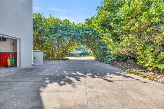 Building Photo - 2775 Jimmy Buffett Mem Hwy