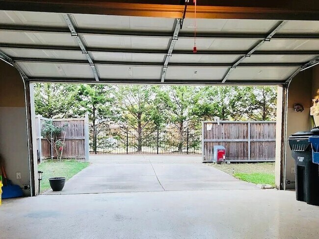 Building Photo - 2742 Hidden Knoll Tr