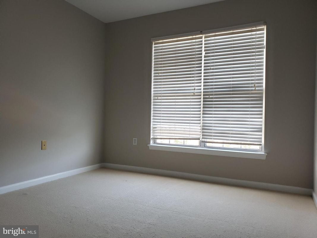 Building Photo - 2203 Montauk Dr